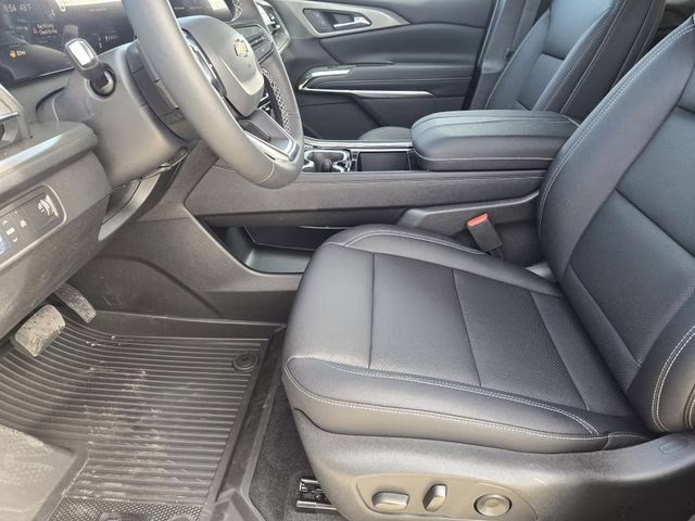 2026 Polar White Tricoat Chevrolet Traverse LT FWD SUV