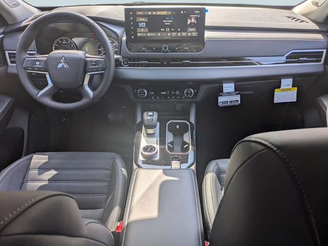 2026 Moonstone Gray Metallic Mitsubishi Outlander SE FWD SUV