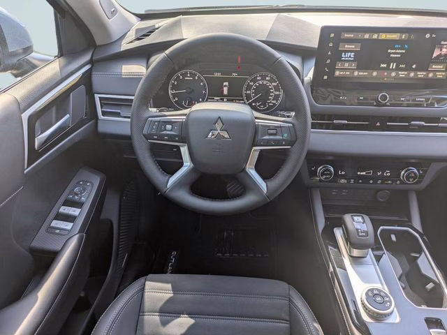 2026 Moonstone Gray Metallic Mitsubishi Outlander SE FWD SUV