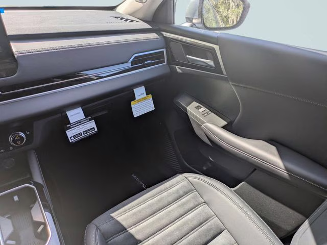 2026 Moonstone Gray Metallic Mitsubishi Outlander SE FWD SUV