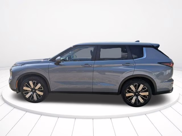 2026 Moonstone Gray Metallic Mitsubishi Outlander SE FWD SUV