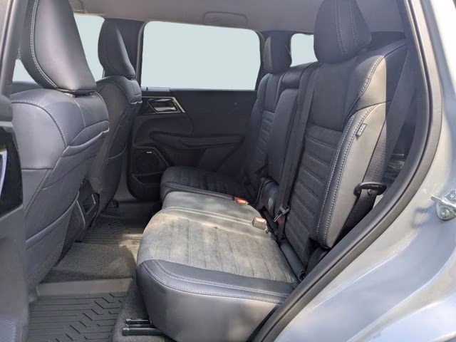 2026 Moonstone Gray Metallic Mitsubishi Outlander SE FWD SUV