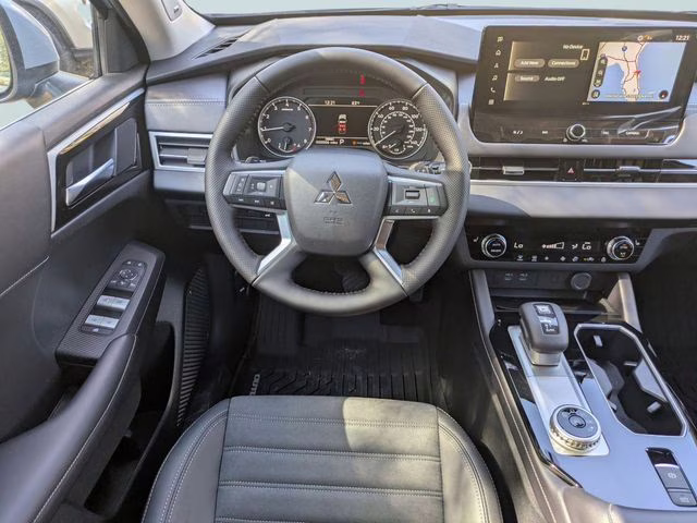 2026 Moonstone Gray Metallic Mitsubishi Outlander SE FWD SUV