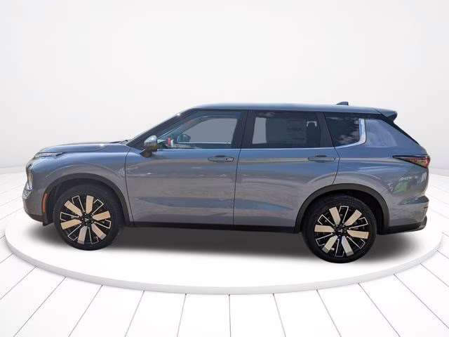 2026 Moonstone Gray Metallic Mitsubishi Outlander SE FWD SUV