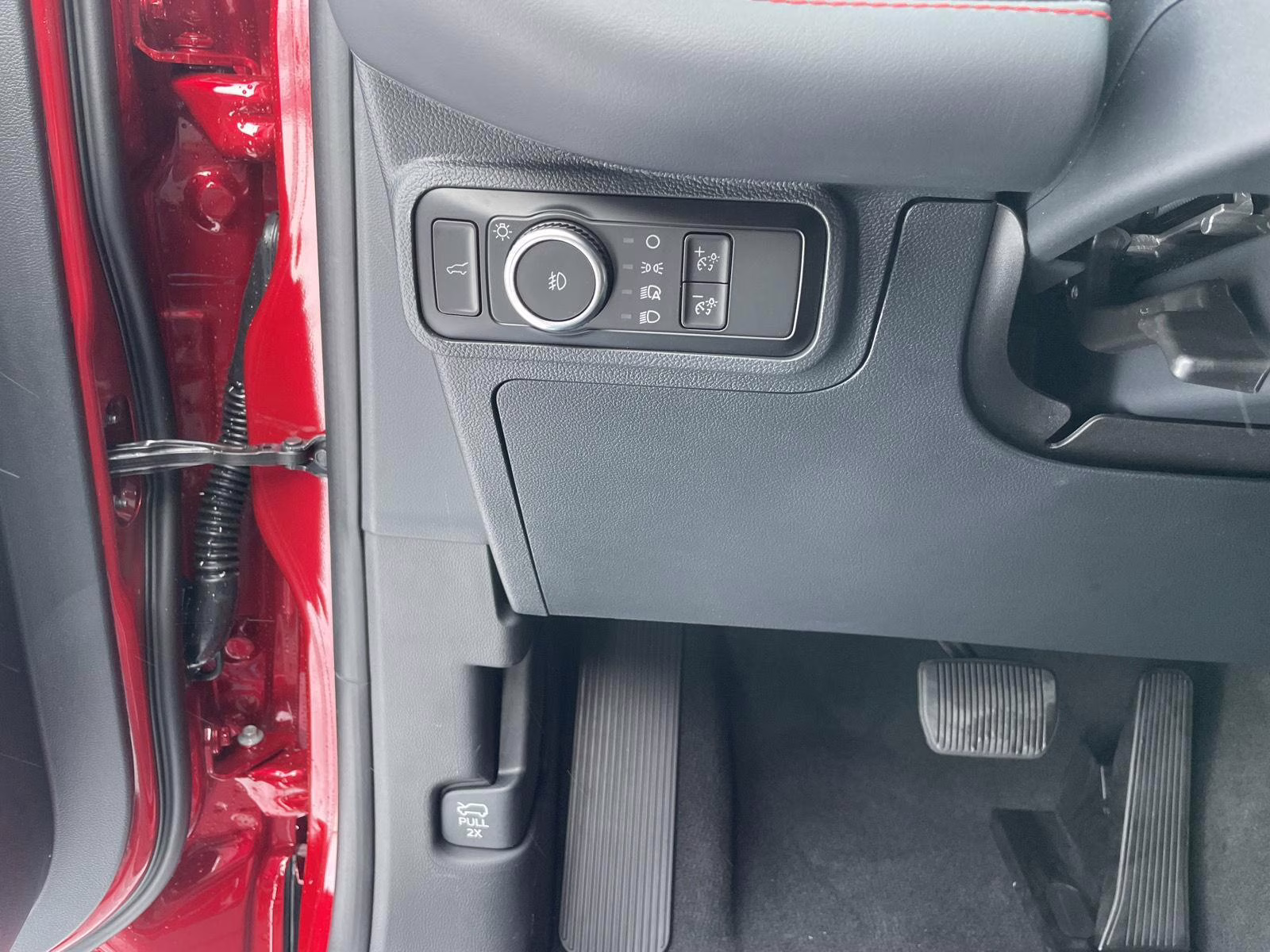 2026 Rapid Red Metallic Tinted Clearcoat Ford Explorer ST-Line 4X4 SUV