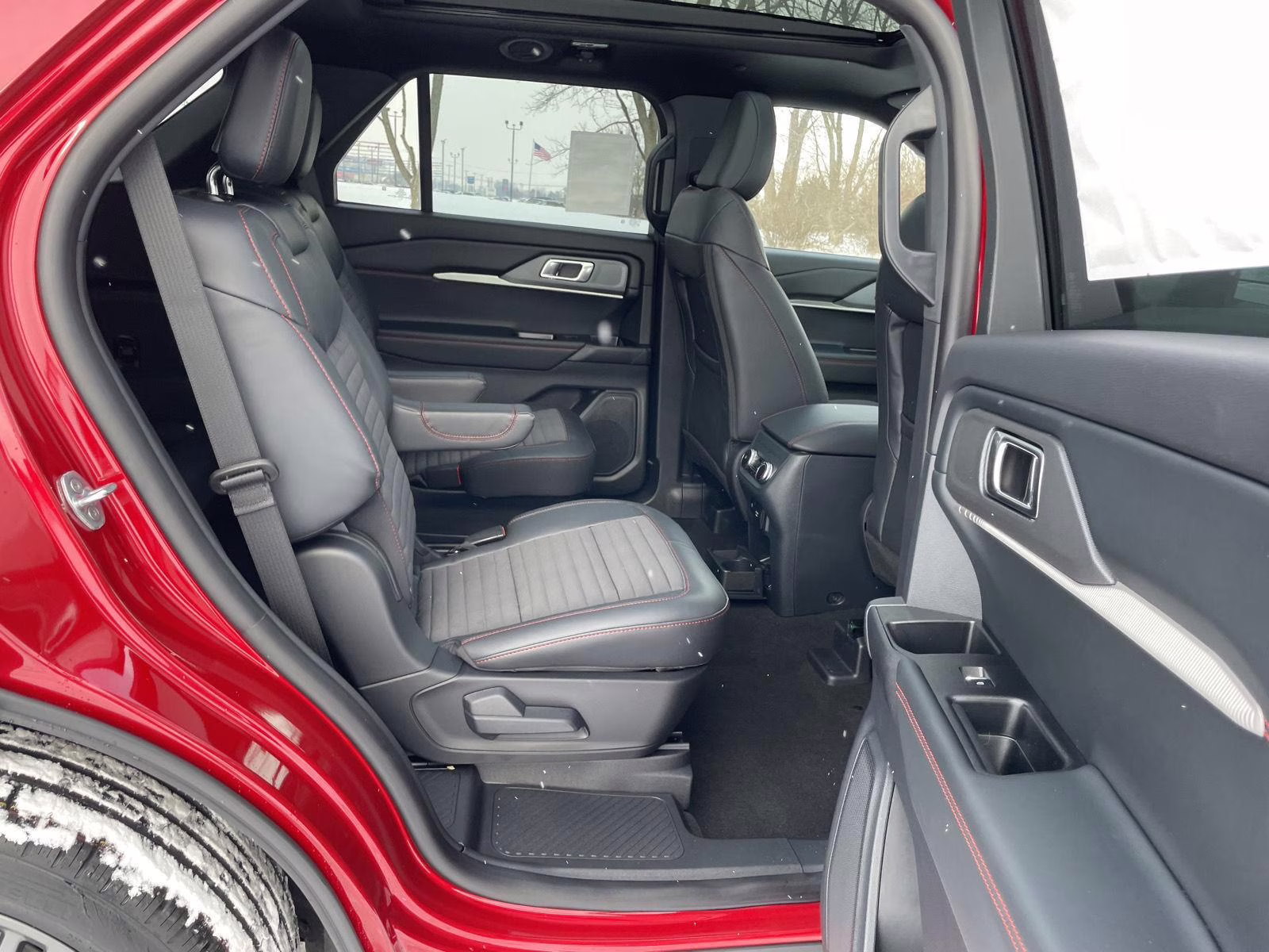 2026 Rapid Red Metallic Tinted Clearcoat Ford Explorer ST-Line 4X4 SUV