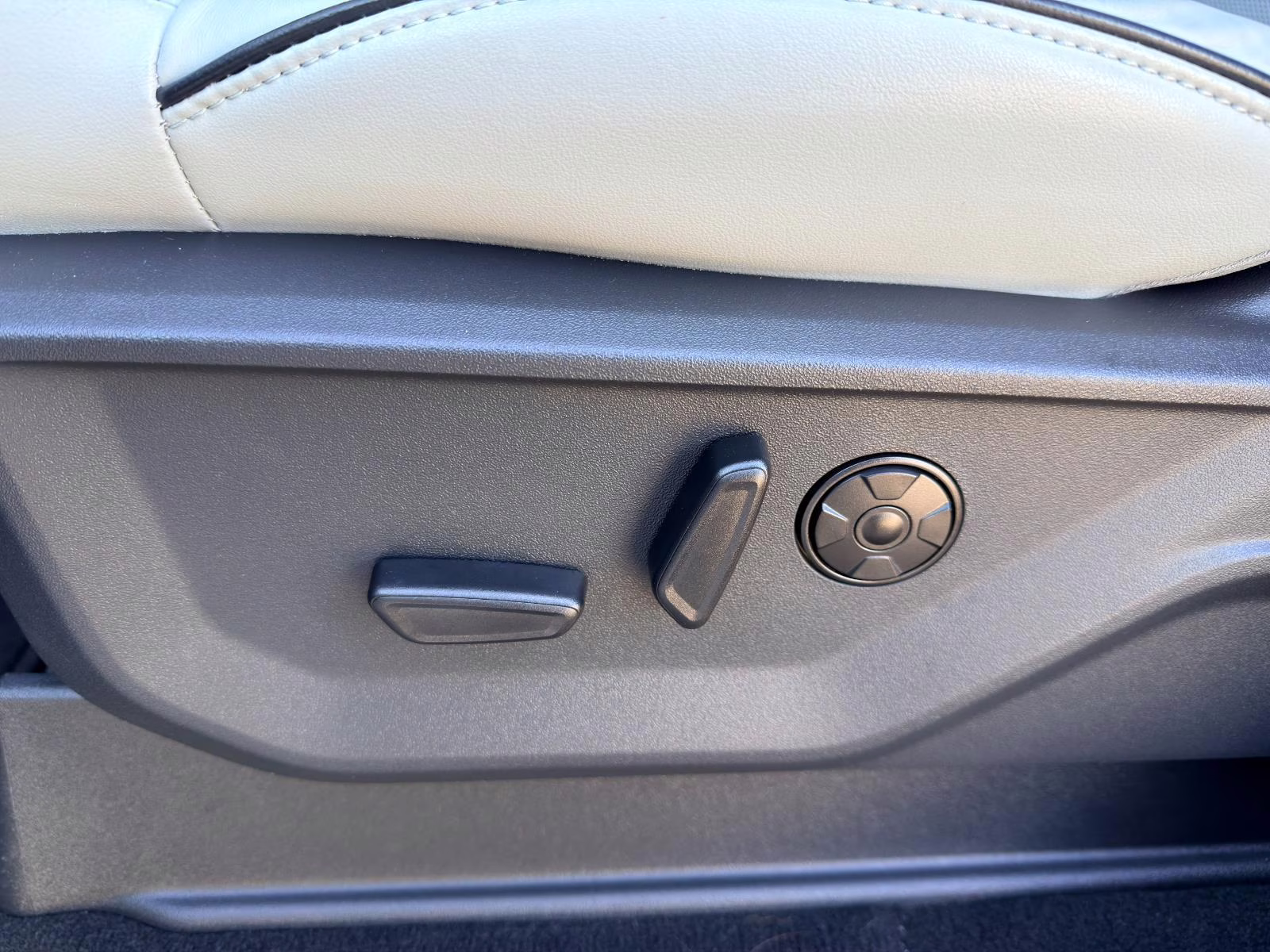 2025 Glacier Gray Metallic Tri-Coat Ford Expedition Platinum 4X4 SUV