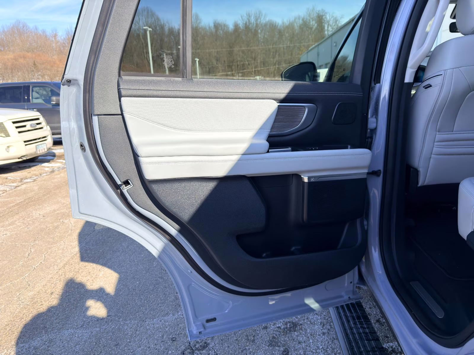 2025 Glacier Gray Metallic Tri-Coat Ford Expedition Platinum 4X4 SUV