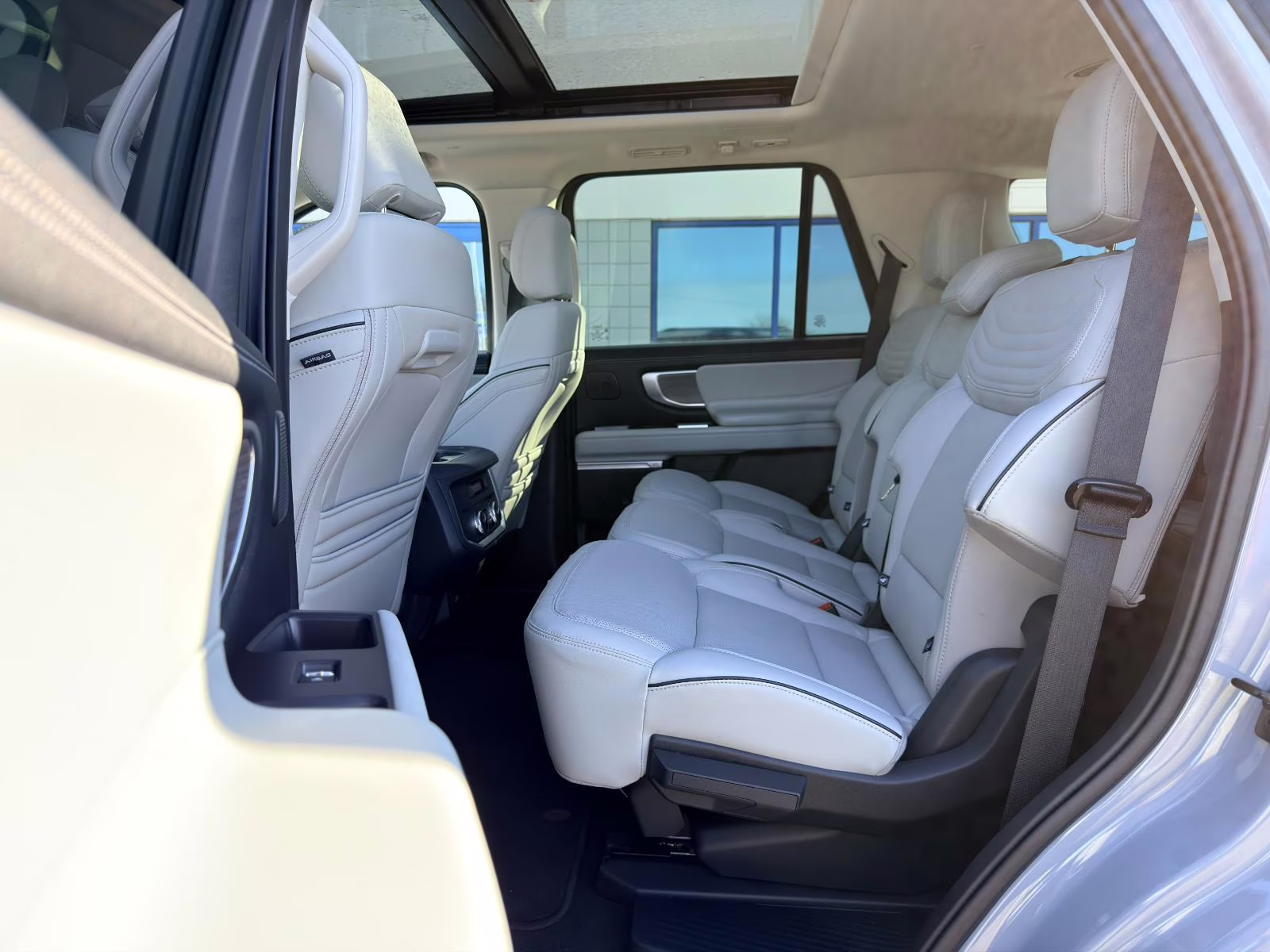 2025 Glacier Gray Metallic Tri-Coat Ford Expedition Platinum 4X4 SUV