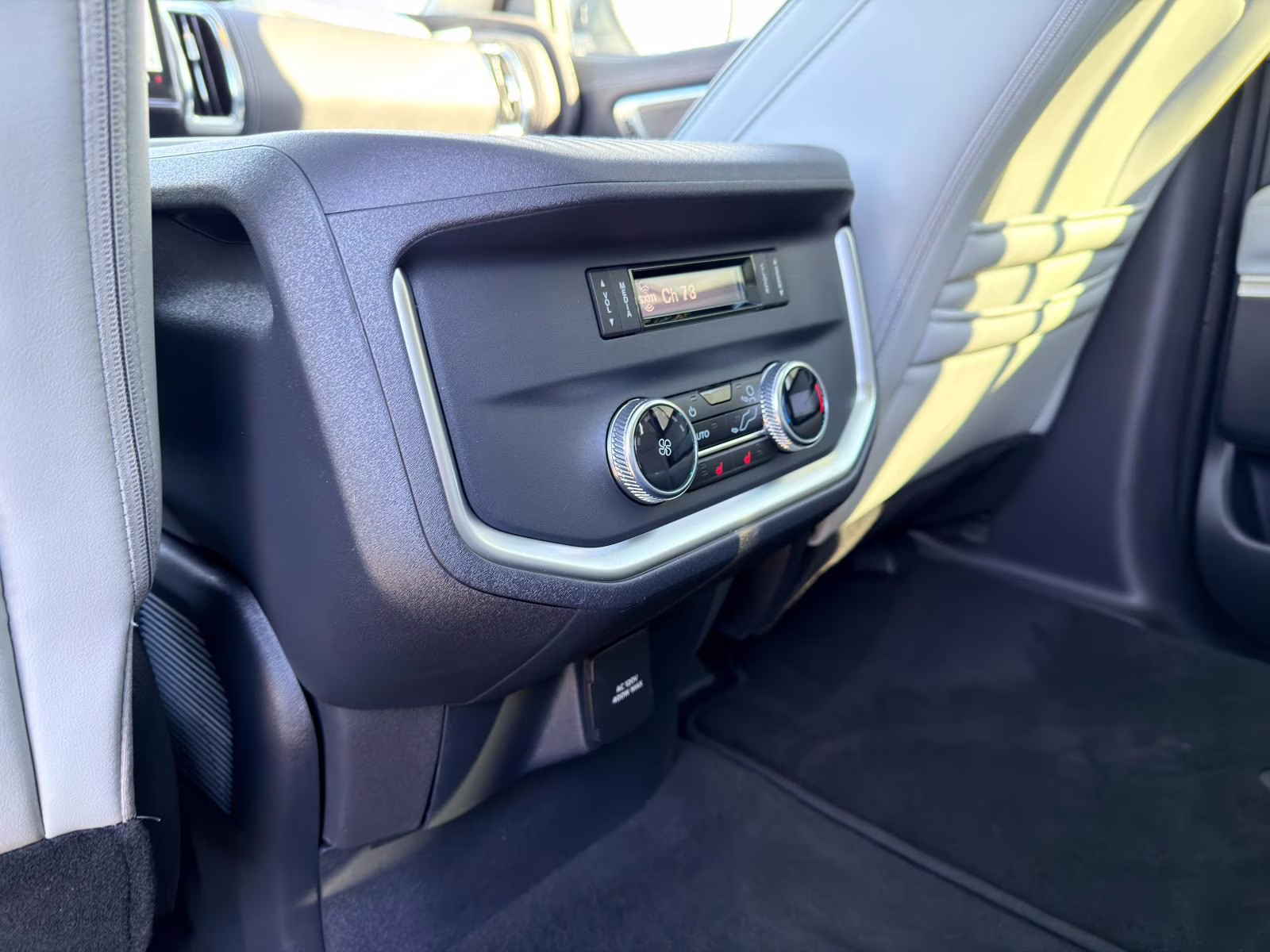 2025 Glacier Gray Metallic Tri-Coat Ford Expedition Platinum 4X4 SUV