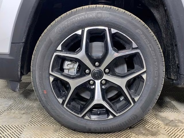 2026 Silver Zynith Metallic Clearcoat Jeep Compass Limited 4X4 SUV