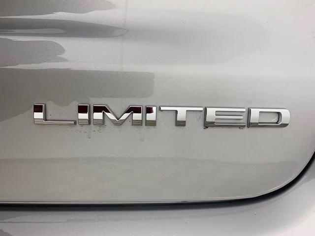 2026 Silver Zynith Metallic Clearcoat Jeep Compass Limited 4X4 SUV