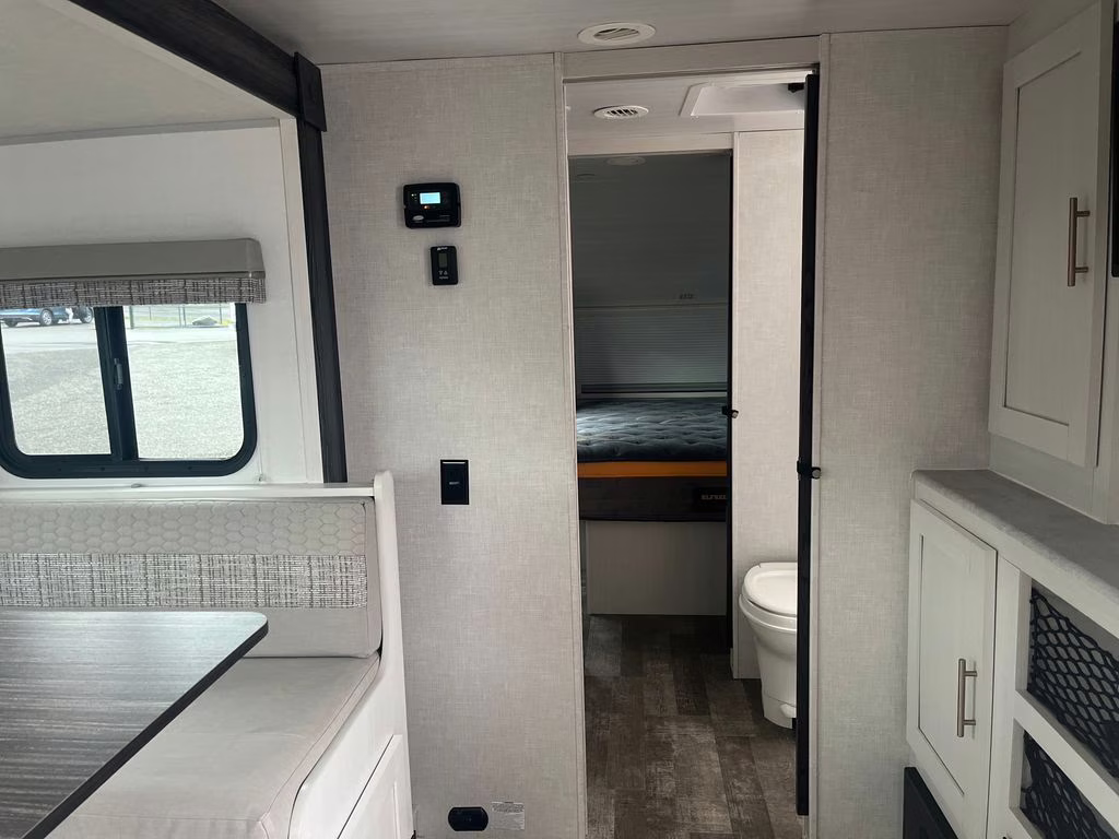 2022 White Forest River R-POD 202 Trailer