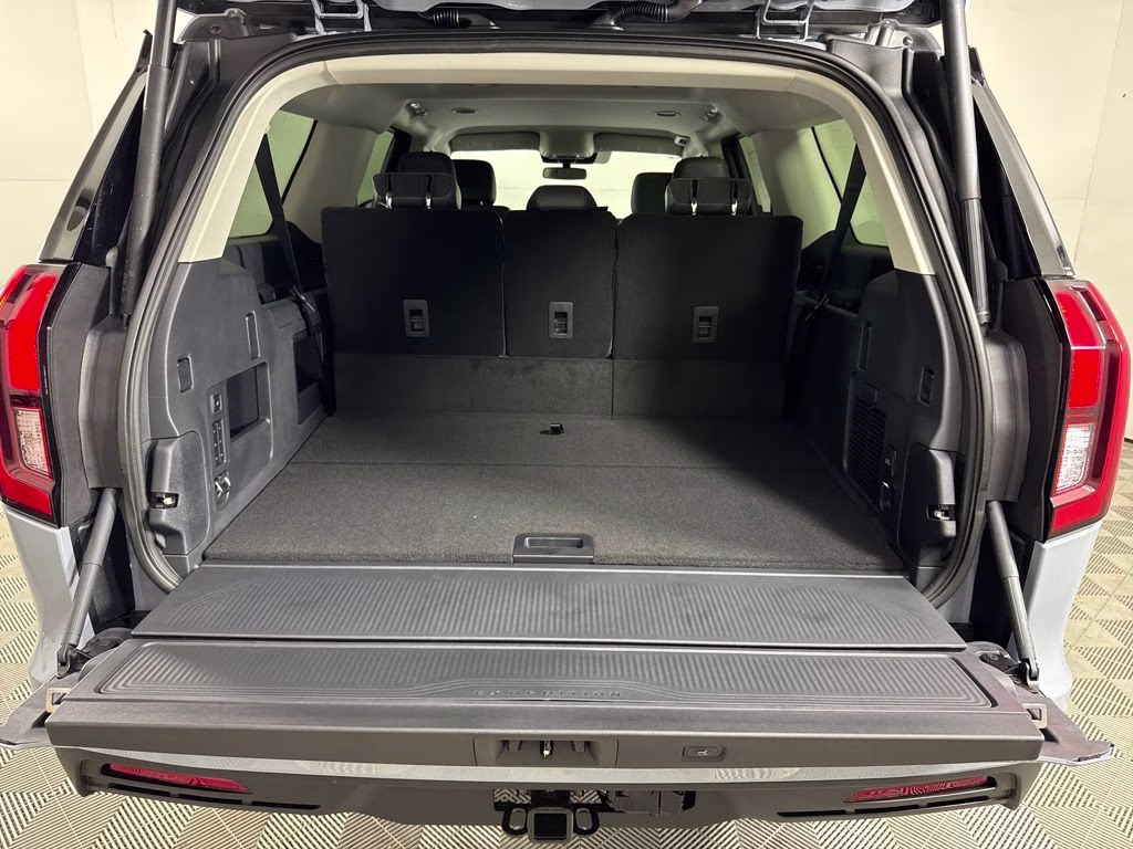 2026 Gray Metallic Ford Expedition Max Active RWD SUV