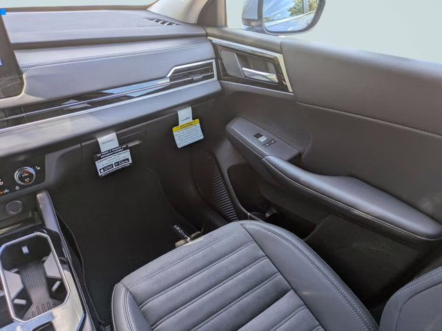 2026 Moonstone Gray Metallic Mitsubishi Outlander SE FWD SUV