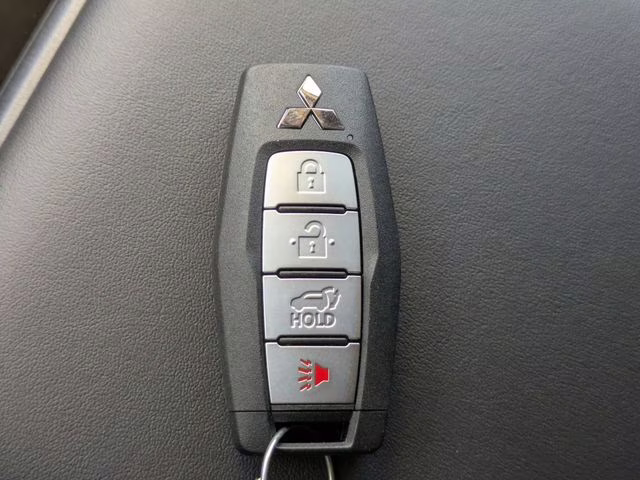 2026 Moonstone Gray Metallic Mitsubishi Outlander SE FWD SUV