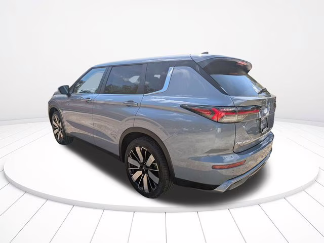 2026 Moonstone Gray Metallic Mitsubishi Outlander SE FWD SUV