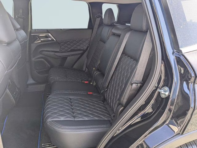 2025 Labrador Black Pearl Mitsubishi Outlander PHEV SEL AWD SUV