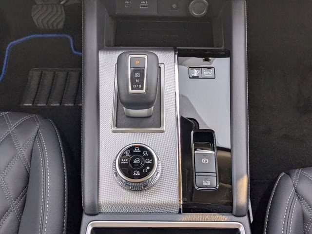 2025 Labrador Black Pearl Mitsubishi Outlander PHEV SEL AWD SUV