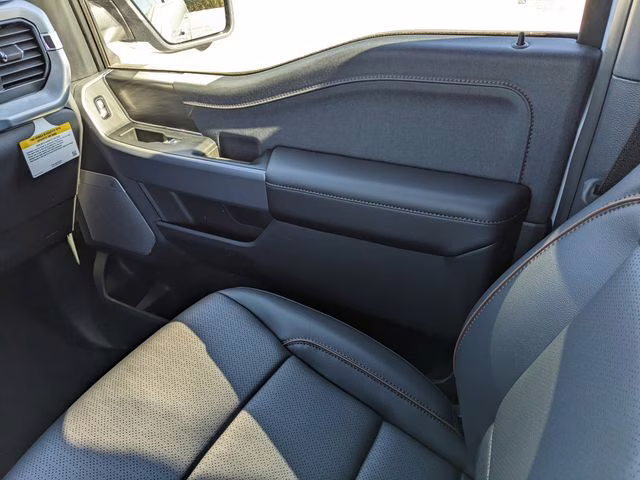 2025 Space White Metallic Ford F-150 Lariat 4X4 Truck