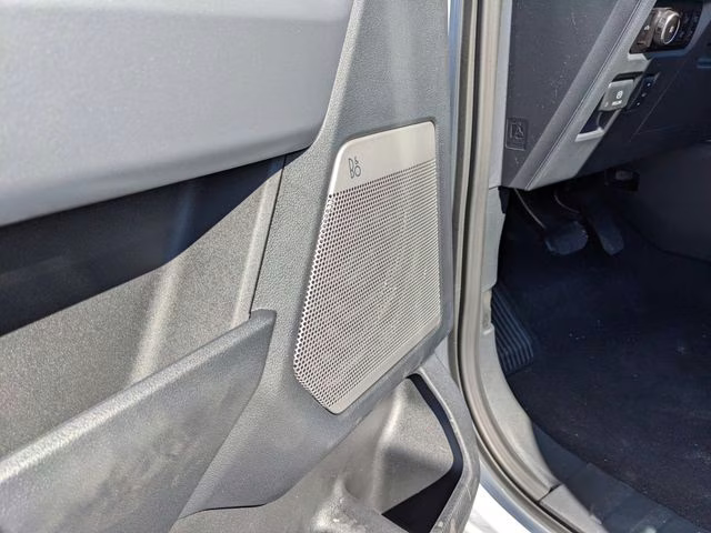 2025 Space White Metallic Ford F-150 Lariat 4X4 Truck