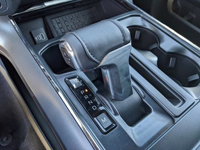 2025 Space White Metallic Ford F-150 Lariat 4X4 Truck