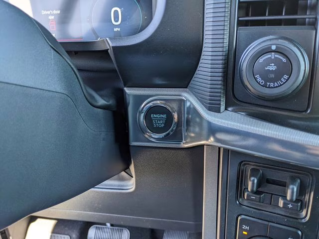 2025 Space White Metallic Ford F-150 Lariat 4X4 Truck