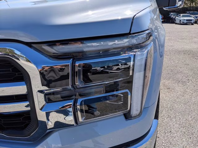 2025 Space White Metallic Ford F-150 Lariat 4X4 Truck