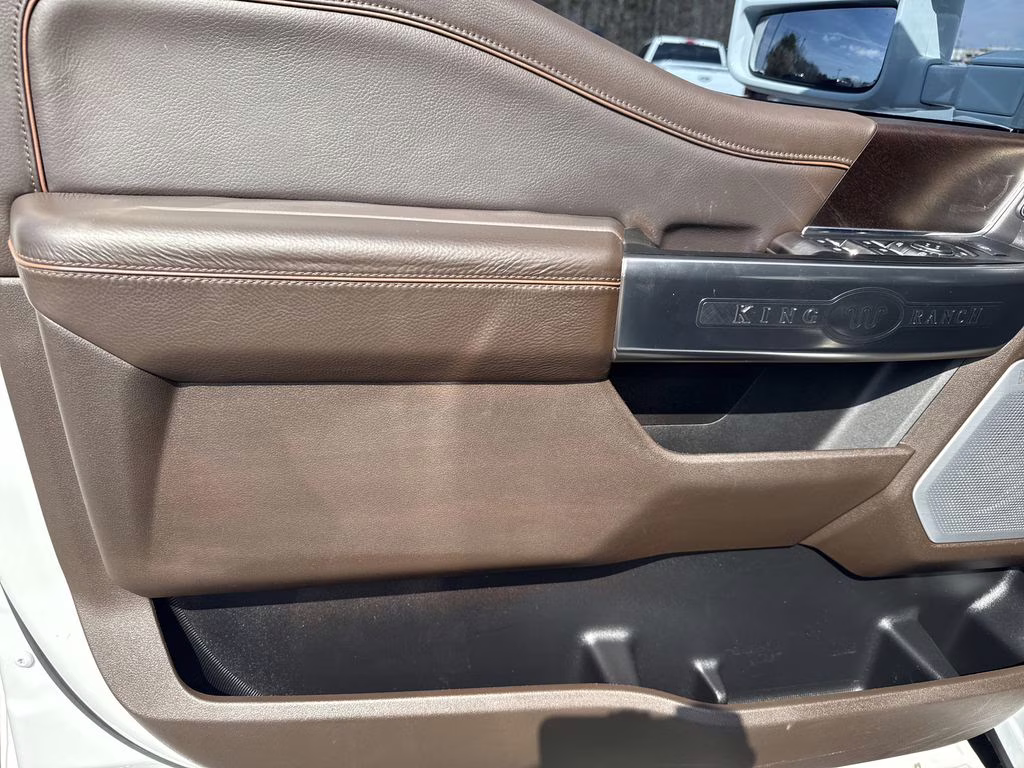 2024 Oxford White Ford Super Duty F-350 DRW King Ranch 4X4 Truck