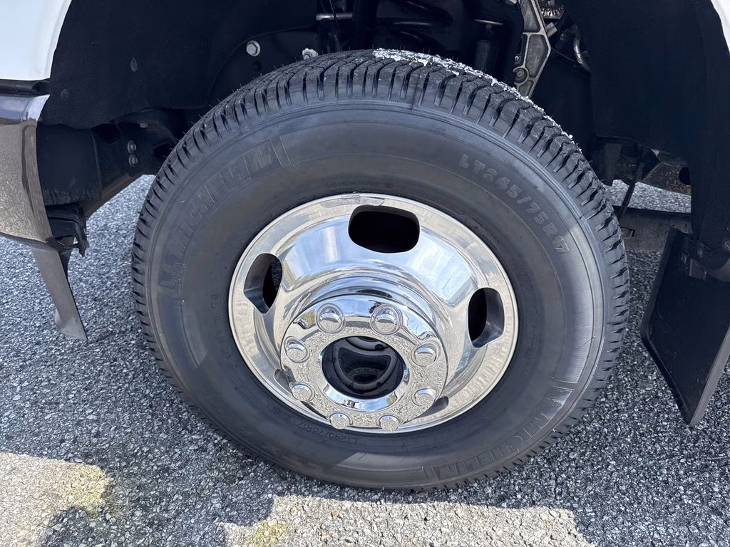 2024 Oxford White Ford Super Duty F-350 DRW King Ranch 4X4 Truck