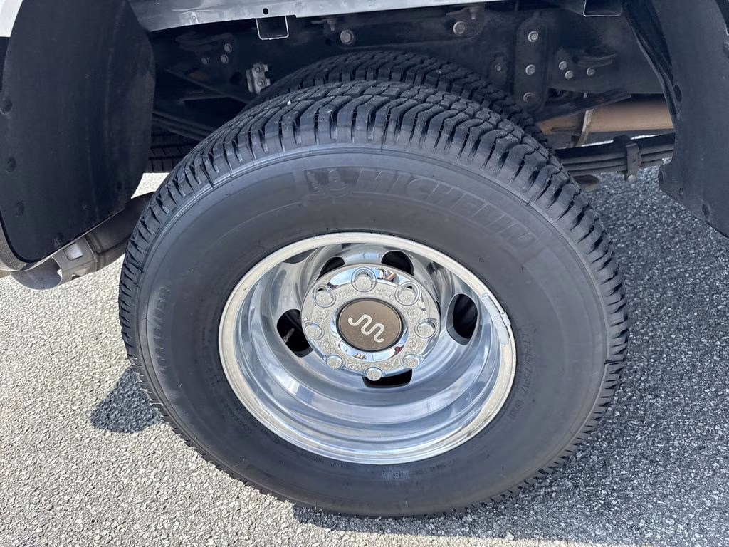 2024 Oxford White Ford Super Duty F-350 DRW King Ranch 4X4 Truck