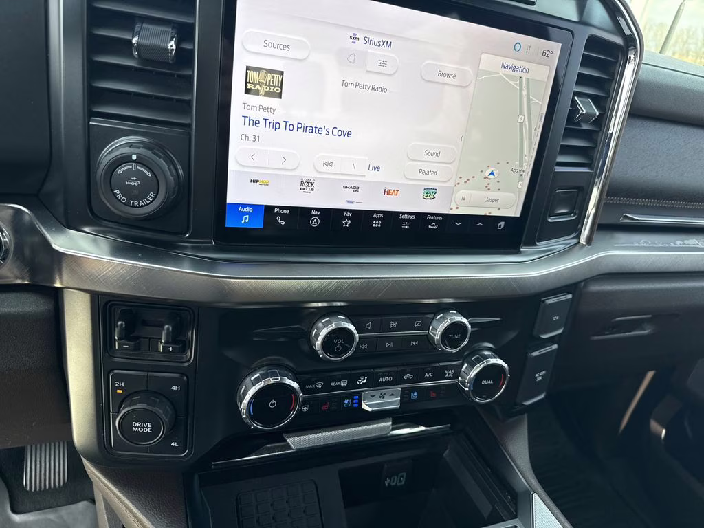 2024 Oxford White Ford Super Duty F-350 DRW King Ranch 4X4 Truck