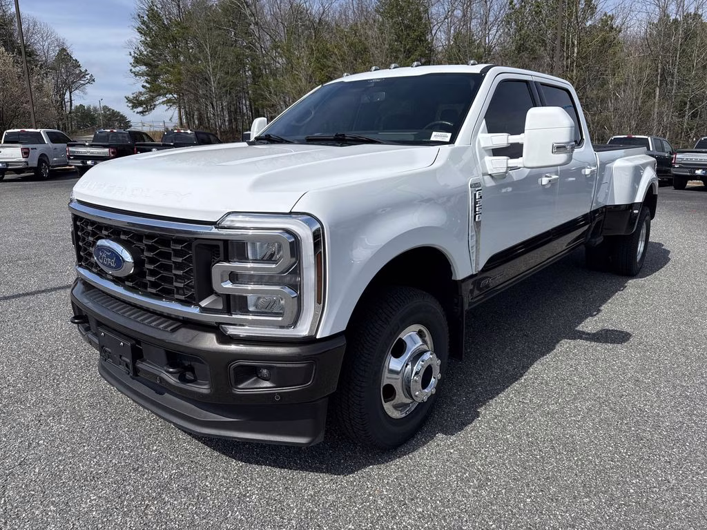 2024 Oxford White Ford Super Duty F-350 DRW King Ranch 4X4 Truck