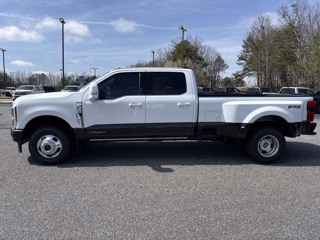2024 Oxford White Ford Super Duty F-350 DRW King Ranch 4X4 Truck