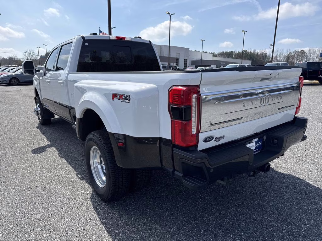 2024 Oxford White Ford Super Duty F-350 DRW King Ranch 4X4 Truck