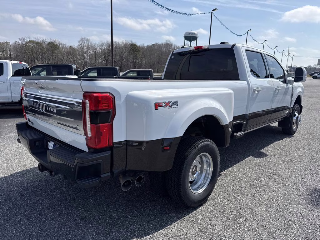 2024 Oxford White Ford Super Duty F-350 DRW King Ranch 4X4 Truck