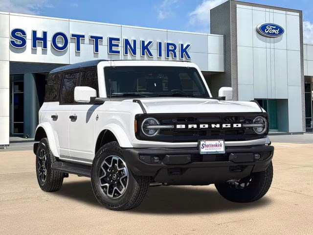 2026 Oxford White Ford Bronco Outer Banks 4X4 SUV