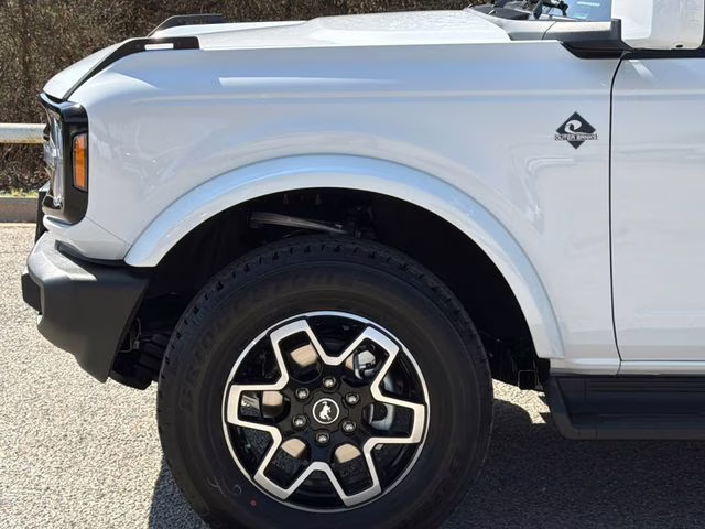 2026 Oxford White Ford Bronco Outer Banks 4X4 SUV
