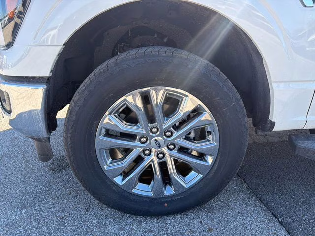 2026 Star White Metallic Tri-Coat Ford F-150 Lariat 4X4 Truck