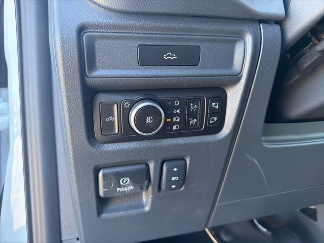 2026 Star White Metallic Tri-Coat Ford F-150 Lariat 4X4 Truck