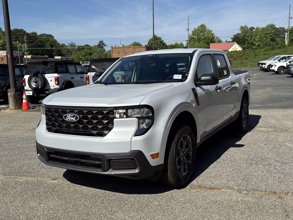 2026 White Metallic Ford Maverick XLT FWD Truck