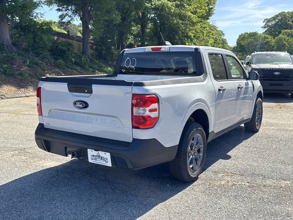 2026 White Metallic Ford Maverick XLT FWD Truck