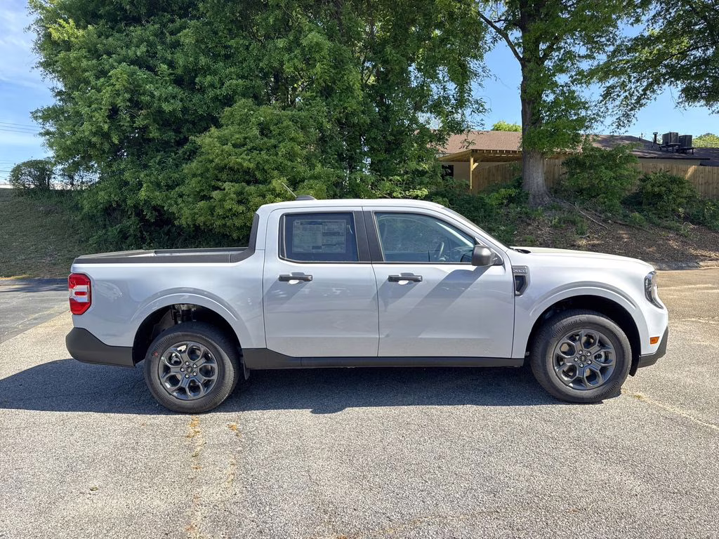 2026 White Metallic Ford Maverick XLT FWD Truck