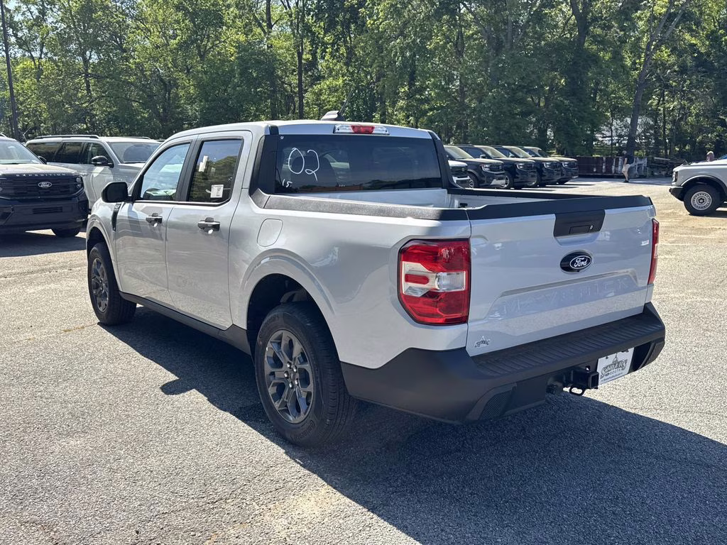 2026 White Metallic Ford Maverick XLT FWD Truck