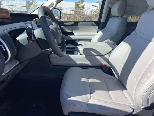 2026 White Metallic Ford Expedition Max Active RWD SUV