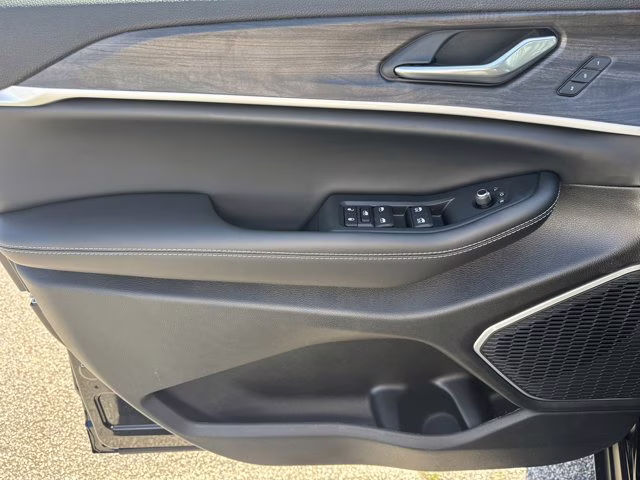 2026 Diamond Black Crystal Pearlcoat Jeep Grand Cherokee L Limited RWD SUV