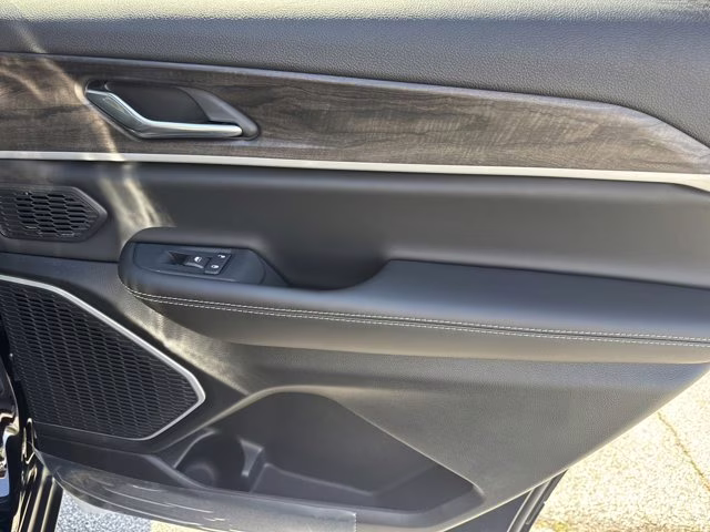 2026 Diamond Black Crystal Pearlcoat Jeep Grand Cherokee L Limited RWD SUV