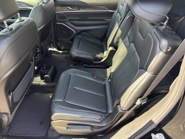 2026 Diamond Black Crystal Pearlcoat Jeep Grand Cherokee L Limited RWD SUV