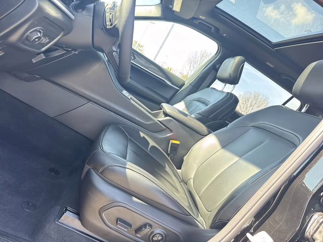 2026 Diamond Black Crystal Pearlcoat Jeep Grand Cherokee L Limited RWD SUV