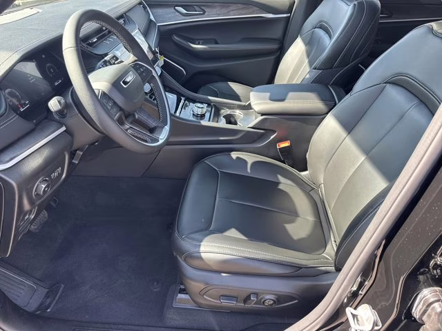 2026 Diamond Black Crystal Pearlcoat Jeep Grand Cherokee L Limited RWD SUV